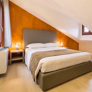 https://charming-house-corte-del-teatro.hotelinveneto.com